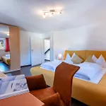 Apartmenthaus Ehrenberg 公寓
